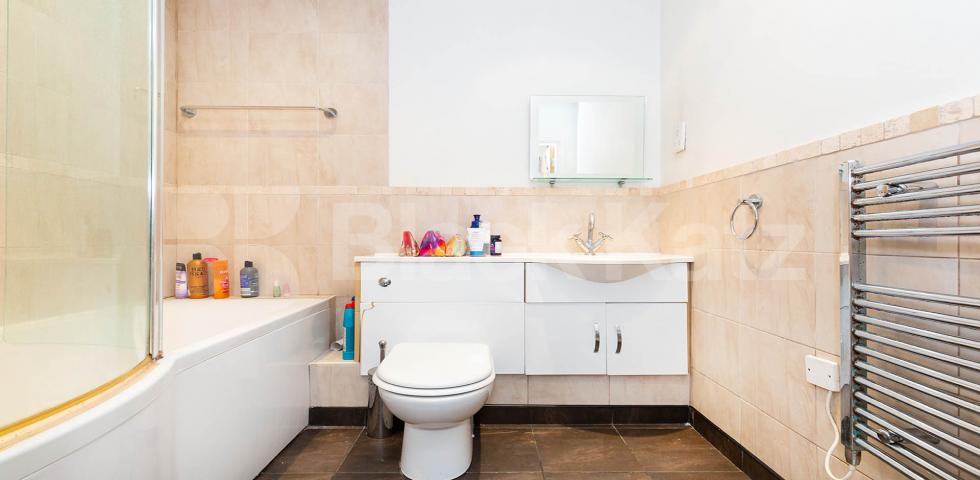 			SECURE PARKING AND ONSITE GYM INC, 2 Bedroom, 1 bath, 1 reception Apartment			 Northpoint, Tottenham lane, Crouch End